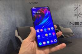 "Vivo" تطلق أول هاتف بشاشتين وكاميرا "3D"!
