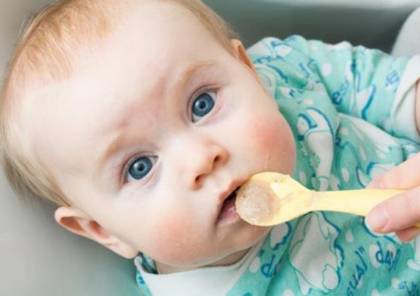 لماذا لا يجب إضافة السكر أو الملح بطعام الطفل الرضيع؟