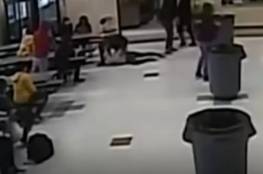 فيديو.. شجار مدرسي ينتهي بـ"خنق طالبة على طريقة فلويد"