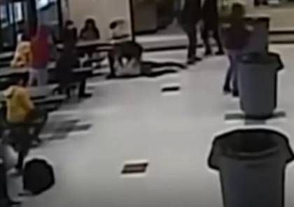 فيديو.. شجار مدرسي ينتهي بـ"خنق طالبة على طريقة فلويد"