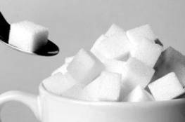 ما هي كمية السكر المسموح لك تناولها يوميا؟