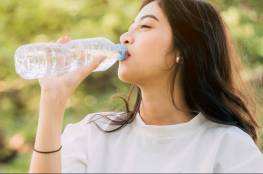 دراسات.. شرب الماء أثناء الأكل صحي أم مضر؟