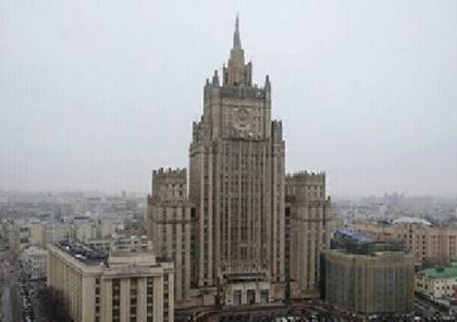 موسكو تتعهد بـ “الرد بقسوة” على قرار لاتفيا 