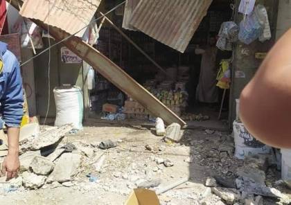 اصابة 4 مواطنين اثر سقوط سقف محل تجاري على المارة في سوق فراس بغزة