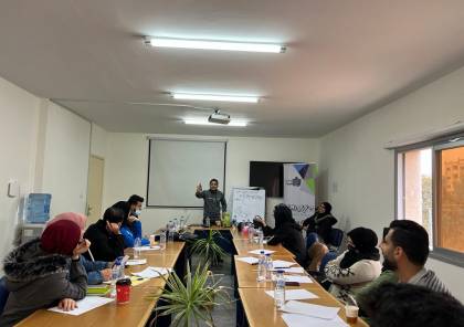 فلسطينيات تعقد تدريبًا لطلبة المناظرات حول البحث العلمي
