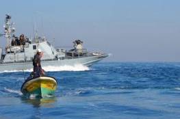 زوارق الاحتلال تغرق مركب صيد قبالة شاطئ رفح