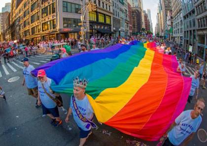 مسيرة الفخر للمثليين في نيويورك تشهد حضورا حاشدا