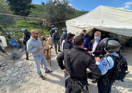 الاحتلال يعتدي على المواطنين بخيمة التضامن مع عائلة عليان في القدس
