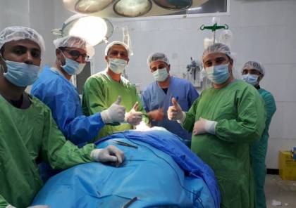 غزة: طاقم طبي يُجري سلسلة عمليات جراحية ضخمة على الشريان الأبهر وتفرعاته