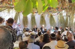 "يسرائيل هيوم" تزعم: دبلوماسي عربي وفلسطينيون يشاركون في لقاء تطبيعي بمستوطنة "إفرات"