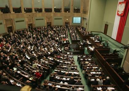 مجلس الشيوخ البولندي يقر قانونا يزعج "إسرائيل"