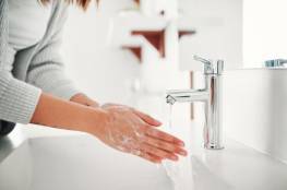 هل غسل يديك باستمرار يضعف جهازك المناعي؟