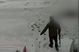 شاهد: فيديو دراماتيكي.. بسبب الثلج رجل يطلق النار على جيرانه ثم ينتحر 