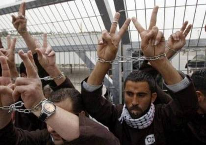 إضراب للحركة الأسيرة احتجاجاً على قطع السلطة لرواتب أسرى غزة