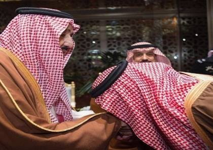 فيديو.. الأمير محمد بن سلمان يقبل قدم والده الملك