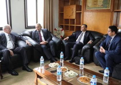وزير النقل والمواصلات يجتمع مع الوفد المصري بغزة