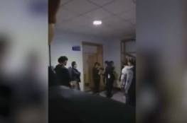  فيديو: معلم يجبر الطلاب على صفع بعضهم