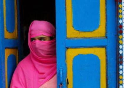 شنق فتاة باكستانية وإحراقها بسبب "جريمة شرف"