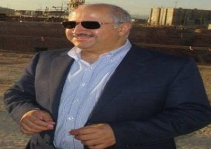 وزير أردني يكسر بيديه زجاج سيارة لإخراج طفلة كادت تختنق
