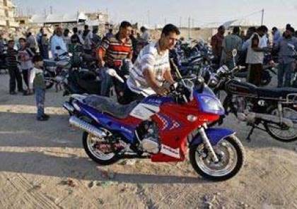 استياء لدى المواطن..شرطة غزة توزع الدراجات النارية المصادرة على عناصرها بـ 