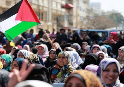 نصف المجتمع الفلسطيني إناث