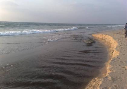 ايها الغزيون لا تقتربوا من البحر ..سلطة البيئة : 70% من شواطئ غزة ملوثة 