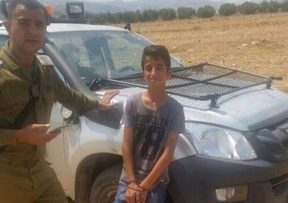 الاحتلال يعتقل فتى  بزعم حيازته سكين قرب الحرم الإبراهيمي 