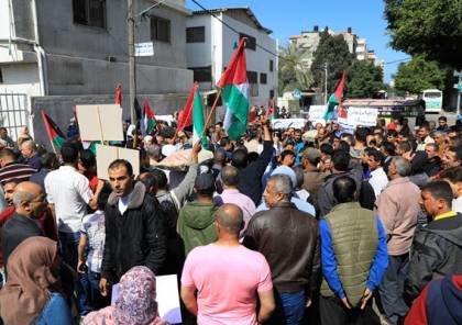 غزة:مئات العمال يحتجون أمام وزارة العمل رفضاً لتردي أوضاعهم الاقتصادية 