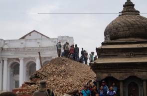 الاف القتلى في زلزال نيبال