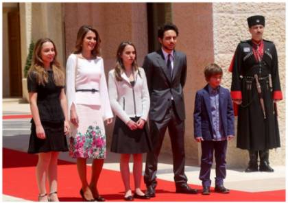 شاهد الصور :الملك عبدالله وعائلته يستقبلون البابا