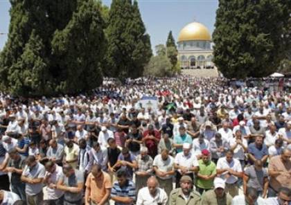 آلاف المصلين يؤدون صلاة الجمعة في المسجد الأقصى