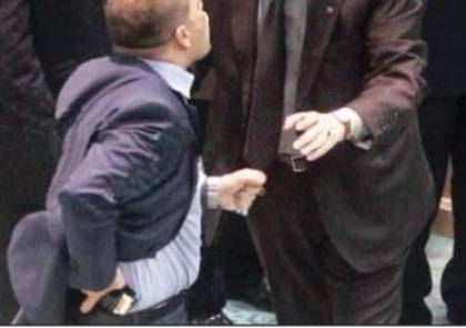 بالفيديو: نائب أردني يطلق النار من 'كلاشنكوف' على زميله داخل مجلس النواب