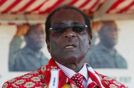 رئيس زيمبابوي يعد بالإفراج عن مثلييْن بعد أن يحبل أحدهما