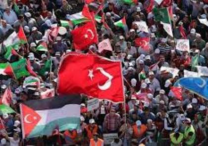 عشرات الاف الاتراك يتضامنون مع القدس وغزة في اسطنبول 
