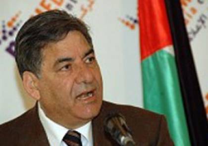نبيل عمرو يعترض على انتخاب اللجنة التنفيذية بـ"التصفيق"
