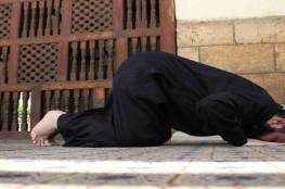 مصرية تخلع زوجها بسبب الصلاة