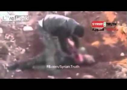 اثار اشمئزاز العالم .. مقتل مقاتل التهم قلب جندي سوري