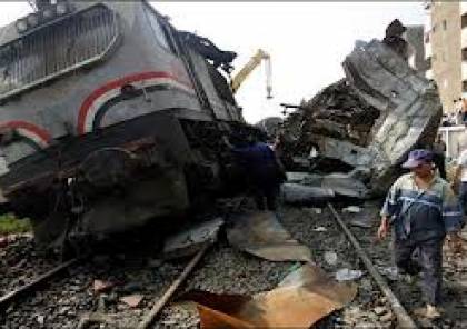 مقتل 24 في حادث تصادم قطار بسيارتين في مصر