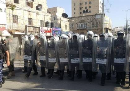 الامن يفرق بالغاز مسيرة حزب التحرير في الخليل