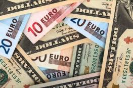 الدولار يتجاوز اليورو للمرة الأولى منذ 20 عاما  