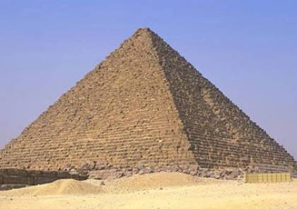 الغارديان : أقدم الأهرامات في مصر قد يتعرض للتدمير