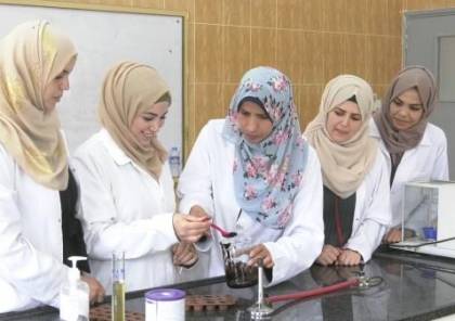طالبات من العلوم والتكنولوجيا يتمكنوا من تصنيع الشكولاتة من نبات الاستيفيا 