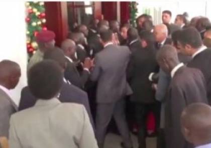 فيديو: اشتباك بالأيدي بين حرس السيسي وحرس الرئيس الأوغندي