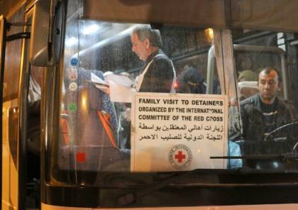 49 من أهالي أسرى غزة يزورون أبناءهم بـ "رامون"