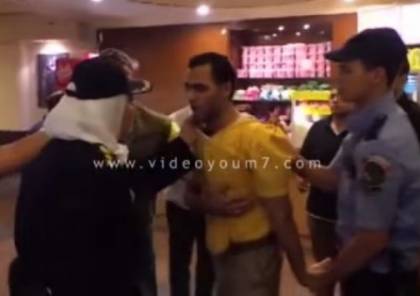 شاهد الفيديو: شرطية تصفع وتصعق "متحرشاً" في مصر