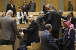 فيديو.. الاردن: توتر شديد وانسحابات في مجلس النواب على إثر حادثة السفارة الاسرائيلية