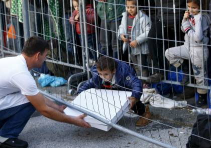 رئيس التشيك : اللاجئون السوريون “أثرياء” والحجاب سيحرمنا من جمال نساءهم