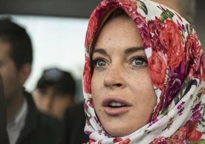 بطلة هوليود"ليندسي لوهان" تهنئ المسلمين بشهر رمضان