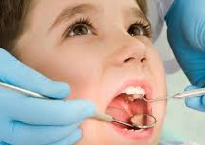 أطباء: الخيط "غير مفيد" لصحة الأسنان