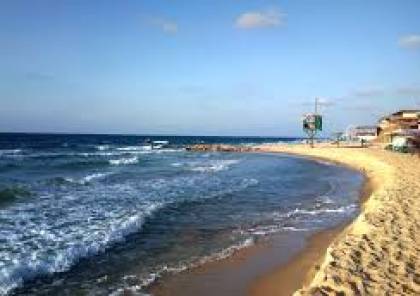 بلدية غزة تشرع بإنشاء ملعب رياضي على شاطئ البحر